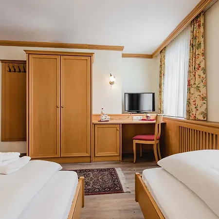 Bayrischer Loewe Szálloda 3*