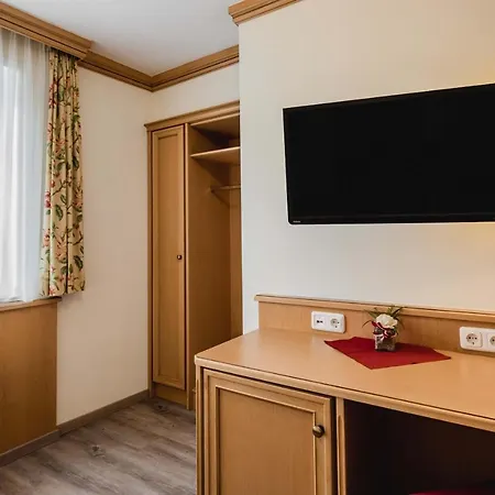 Bayrischer Löwe Hotel 3*