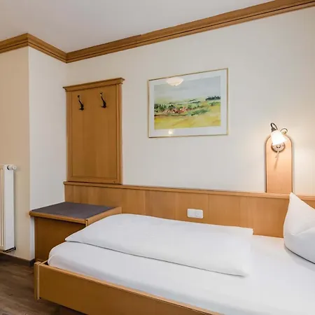 Bayrischer Loewe Szálloda 3*