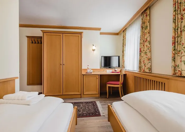 Bayrischer Loewe Hotel 3*