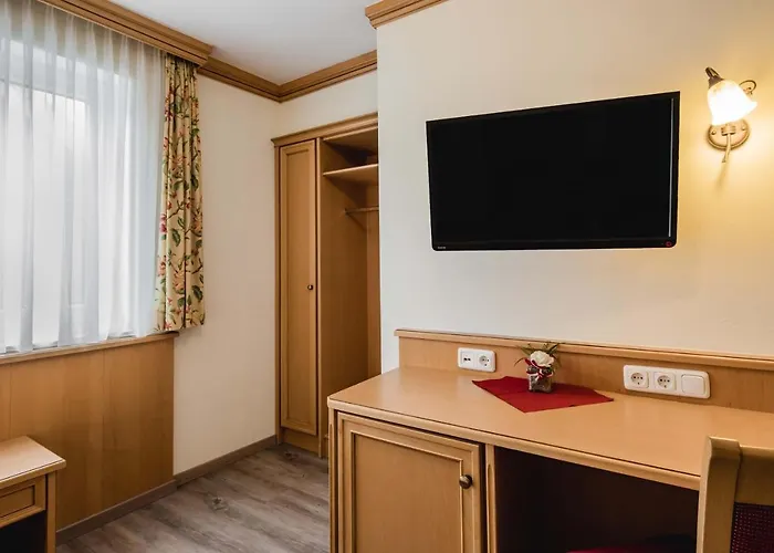 Bayrischer Loewe Hotel 3*