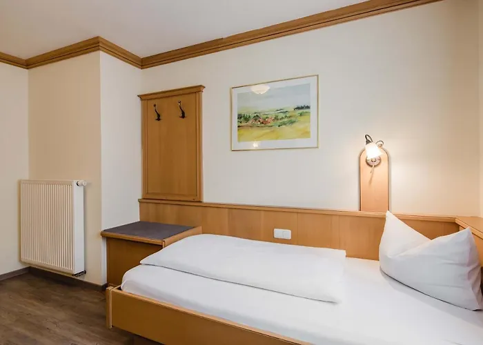 Bayrischer Loewe Hotel 3*