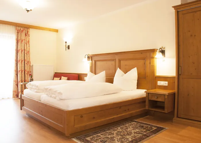 Bayrischer Loewe Hotel 3*